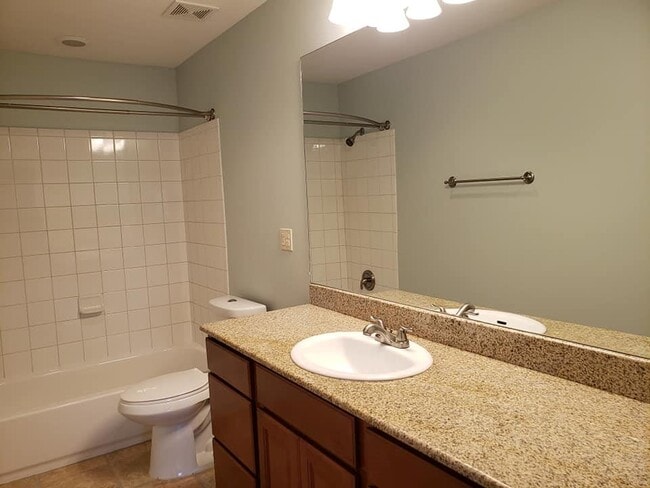 Building Photo - 2002 Voltaire Dr