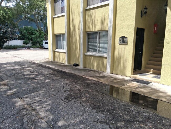 Building Photo - 3206 W Azeele St