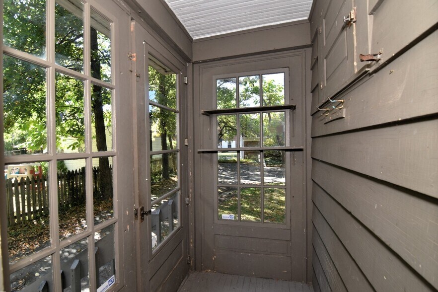 Back Entry - 3180 Chadbourne Rd