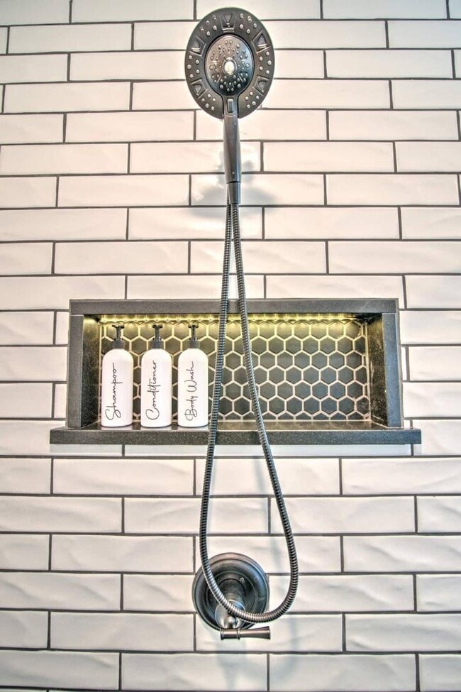 Building Photo - 201 Springdale Rd