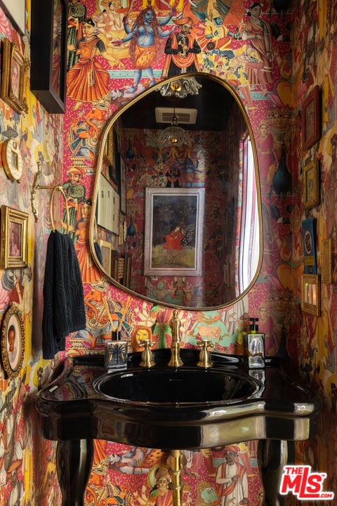 Building Photo - 1745 N Vista St