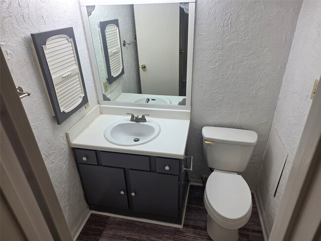 Building Photo - 3025 Walnut Bend Ln