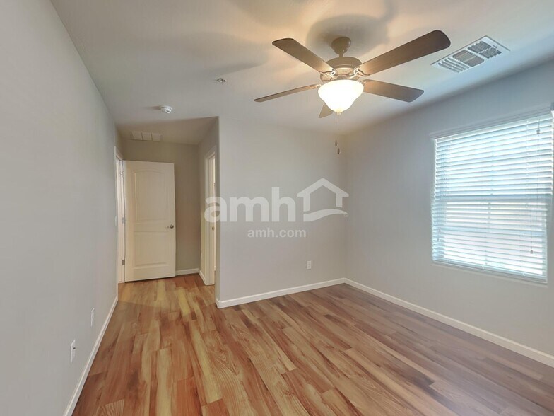 Building Photo - 20773 W Maiden Ln