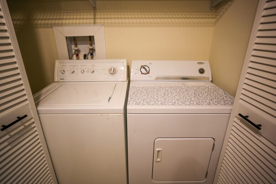 Building Photo - 3120 Corona Trl