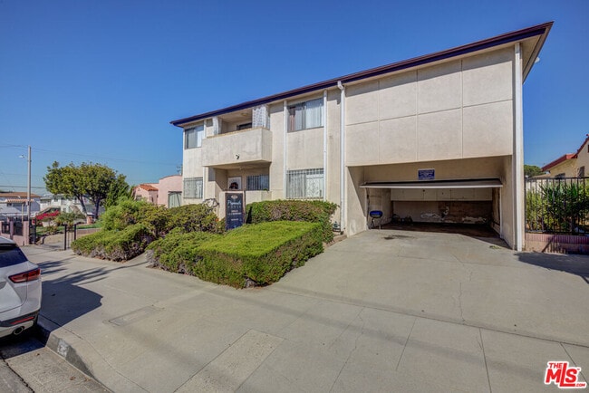 Building Photo - 305 E Plymouth St