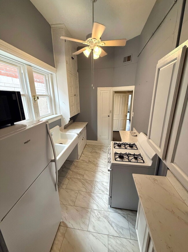 Building Photo - 241 N Queen St