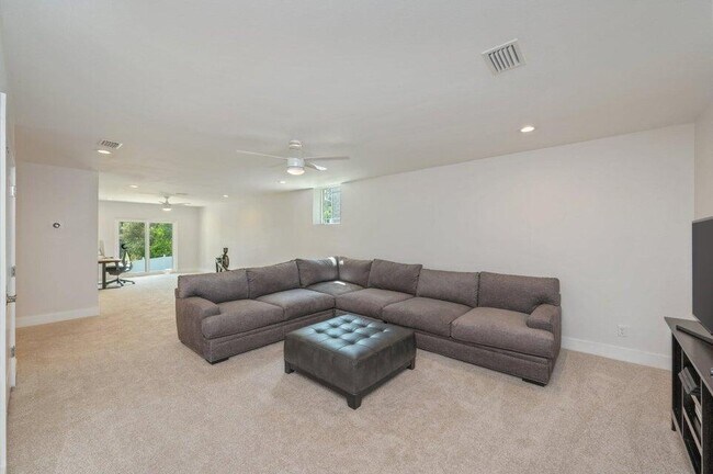 Building Photo - 508 Hideaway Ln