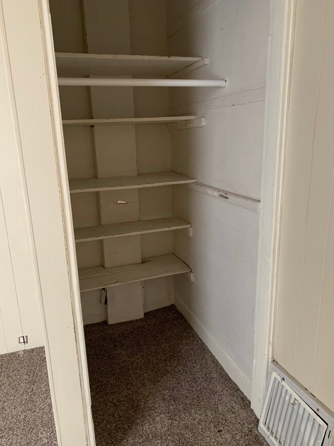 Building Photo - 617 7th Ave