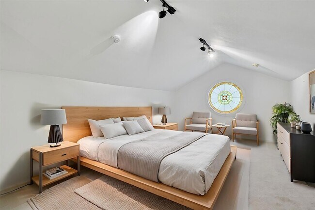 Building Photo - 5620 Richmond Ave