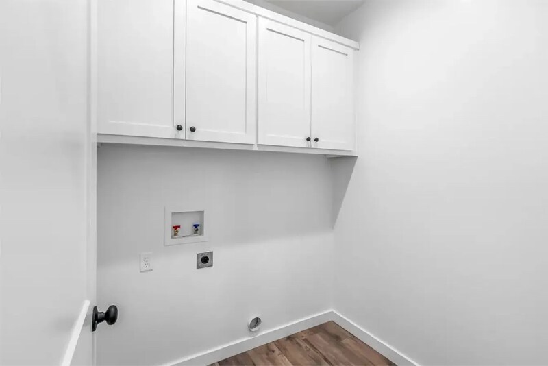 Building Photo - 1540 W Long