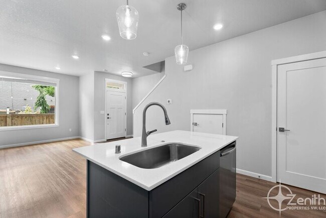 Building Photo - 16314 NE 20th St