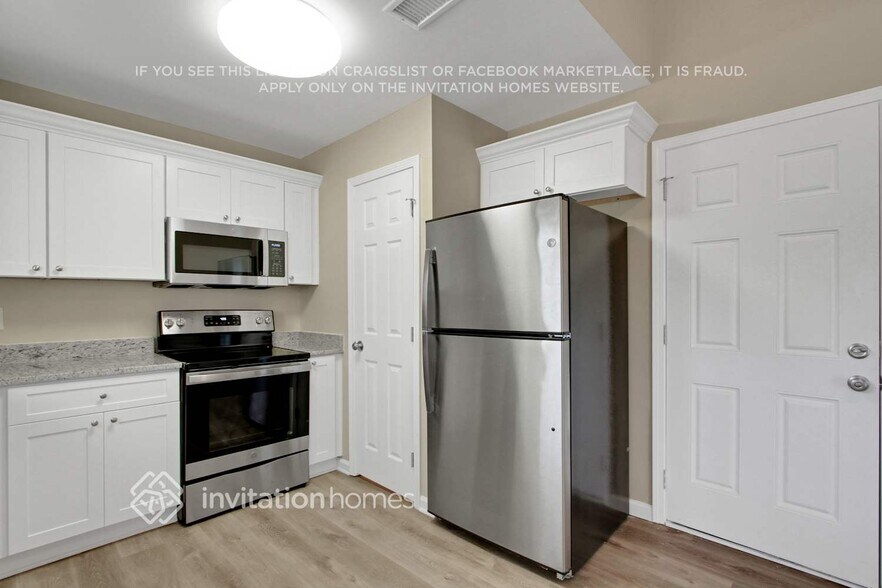 Building Photo - 5801 Oakleaf Dr