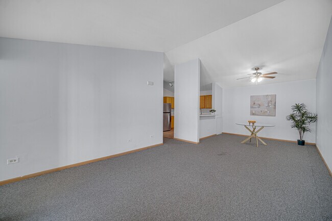 Building Photo - 2427 Silverstone Dr