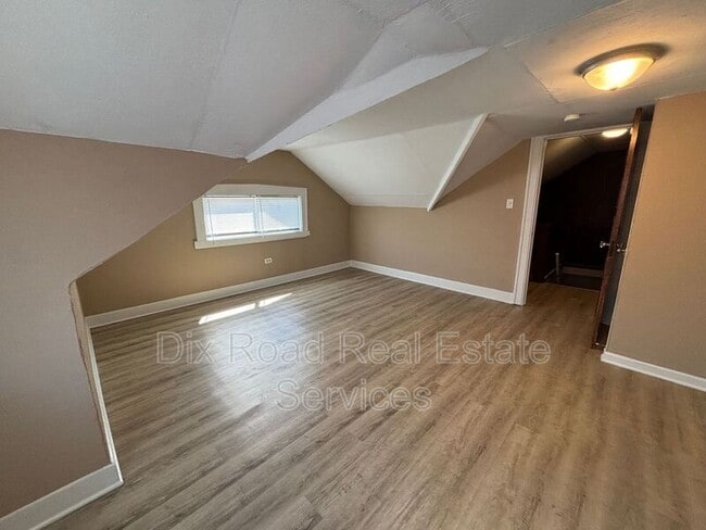 Building Photo - 307 N E St