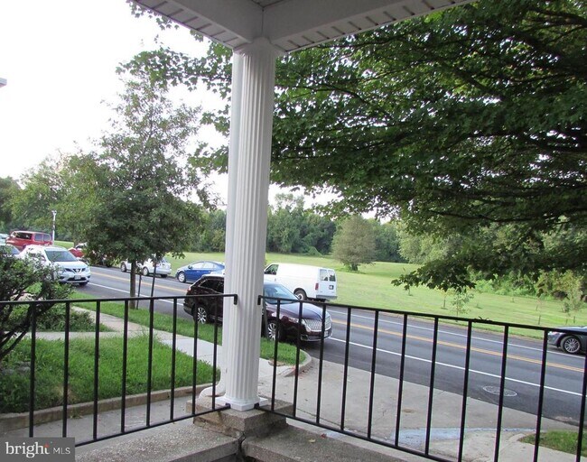 Building Photo - 2735 Chesterfield Ave