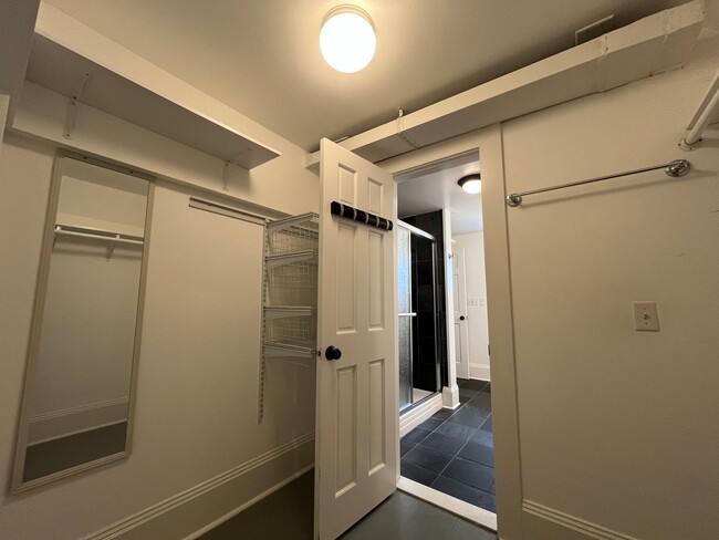 Building Photo - Charming 3 Bed 3.5 Bath home in Southwest ...
