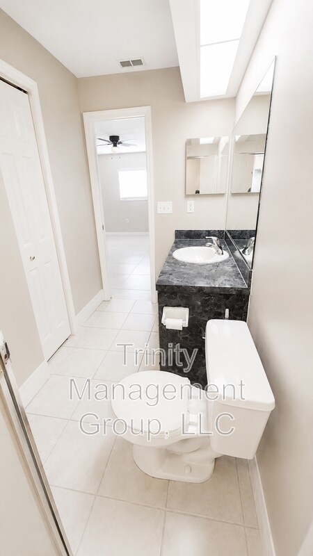 Building Photo - 9400 Alta Sol Way