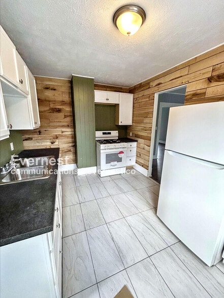 Building Photo - 1809 Denison Ave