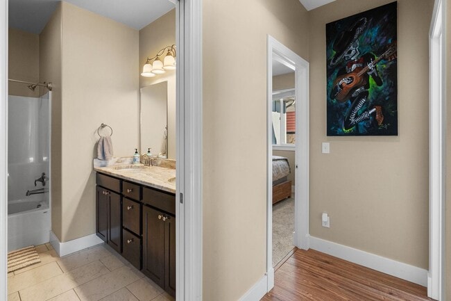 Building Photo - Gorgeous 4 Bedroom Home in Ryen Glenn