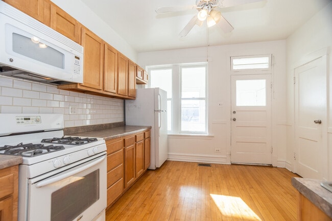 Building Photo - 3033 W Gunnison St