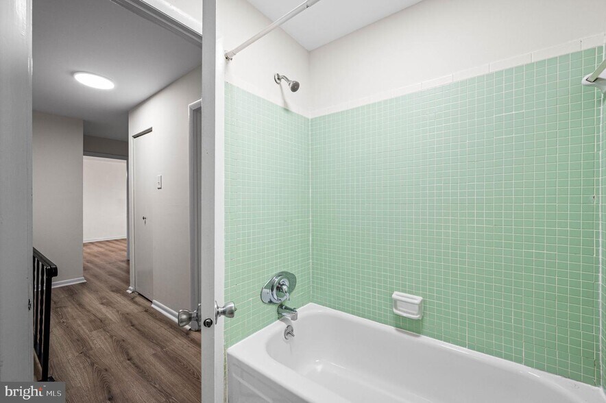 Building Photo - 1518 Manley Rd