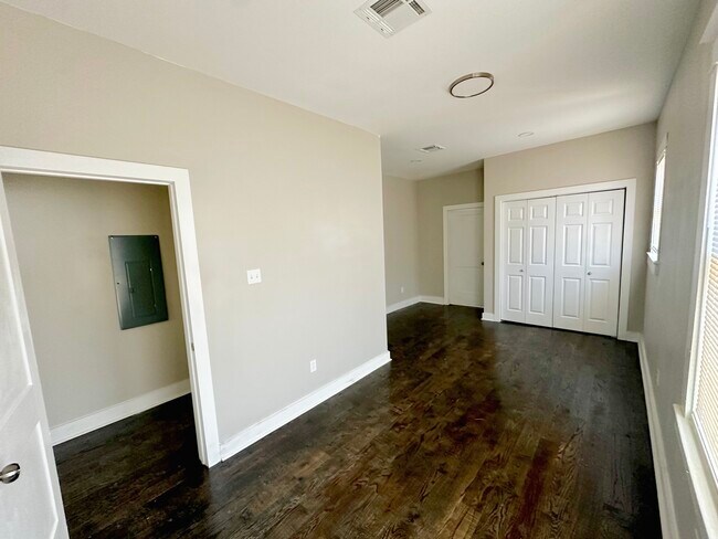 Building Photo - 1704 South St