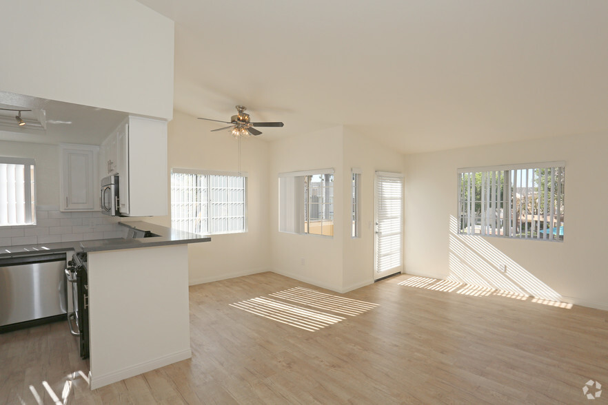 Renovated 1 Bedroom Upstairs - Madison Newport Apartment Homes