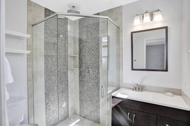 Building Photo - 2600 NE 52nd Ct