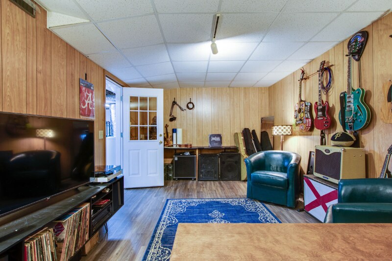 Building Photo - 1053 Tanger Ct