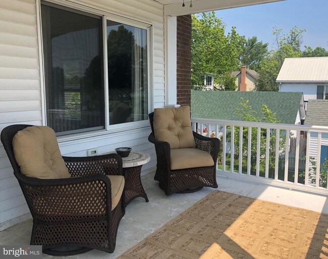 Building Photo - 313 S Morris St