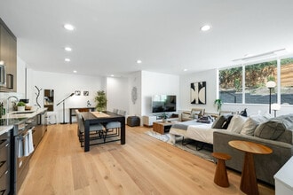 Building Photo - 5300 NE 67th St