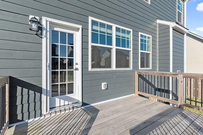 Building Photo - Great corner lot in Austin Creek with Fenced in Yard!