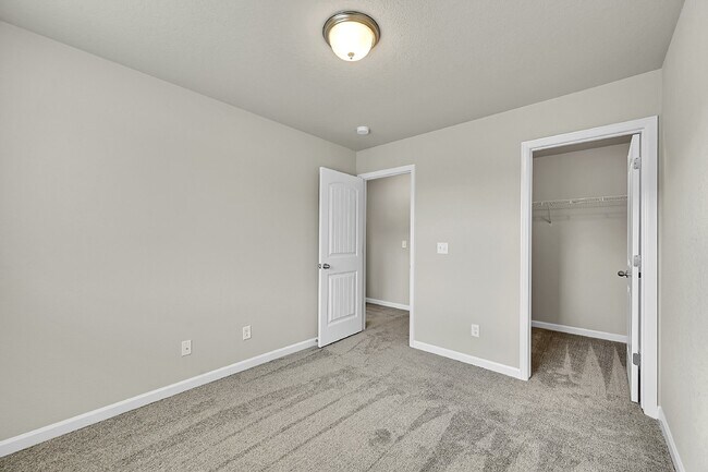 Building Photo - $2,040.95 -  3 bed, 2.5 bath Townhome in CO Springs with Central AC!