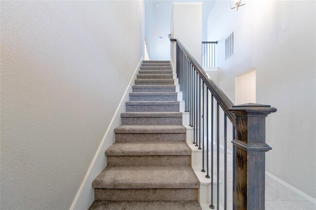 Building Photo - 12355 Summerbrook Dr