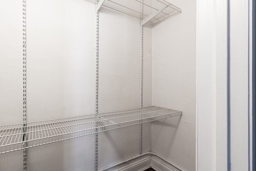 Building Photo - 1124 Maple Ave