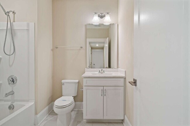 Building Photo - Luxury Townhome with Elevator and Rooftop Terrace