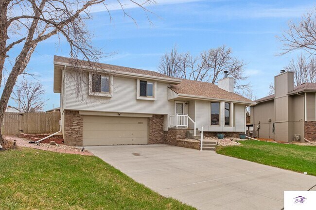 Building Photo - AVAILABLE NOW!