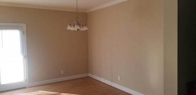 Building Photo - 405 S Pointe Dr
