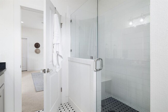 Building Photo - 2705 Halcyon Dr