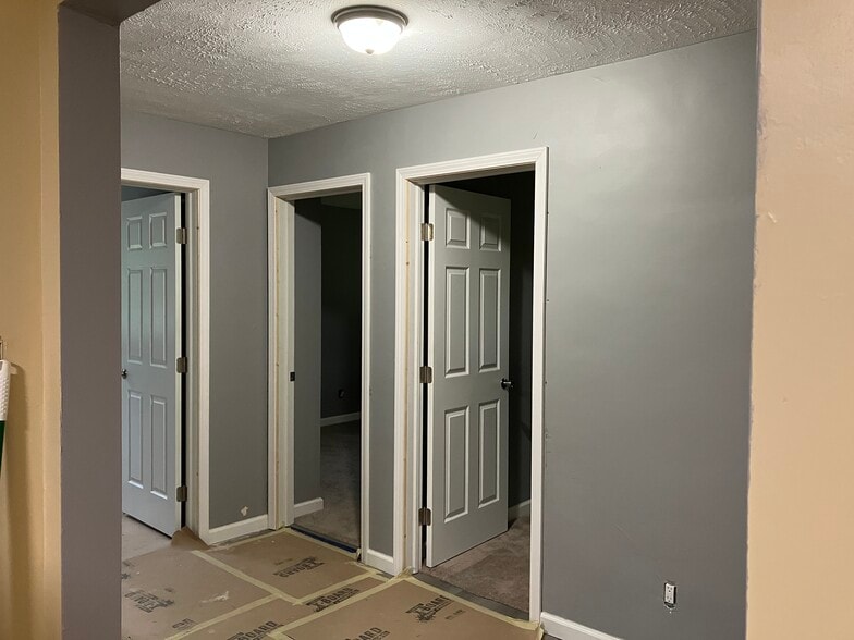 Building Photo - 108 Church St