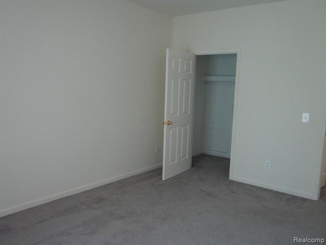 Building Photo - 2009 Monarch Dr