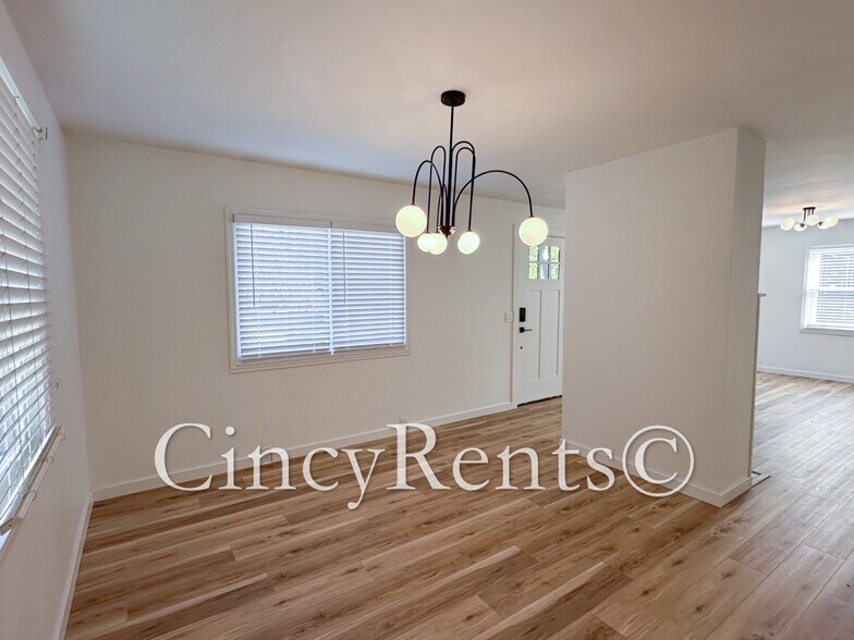 Building Photo - 6815 Sunray St
