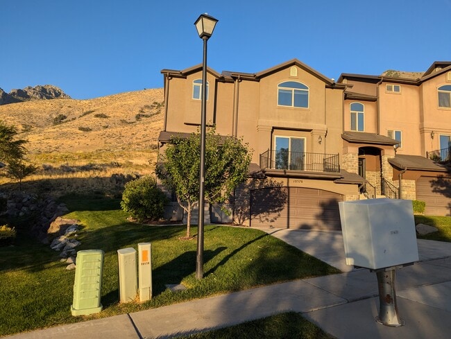 Primary Photo - 10576 N Sage Vista Ln