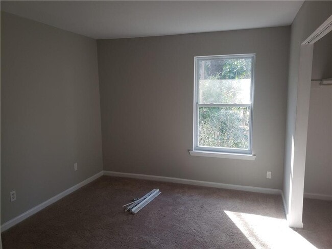Building Photo - 2270 Salem Dr