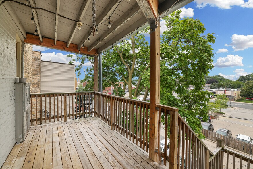 Building Photo - 5020 N Harding Ave