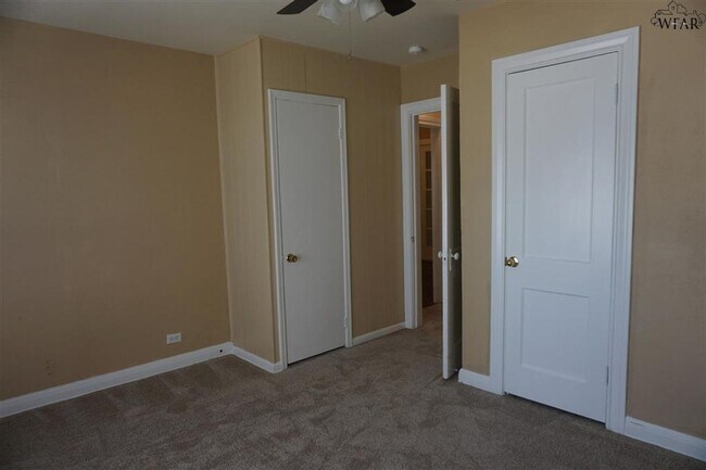 Building Photo - 3 Bed 2 Bath Brook Village Home