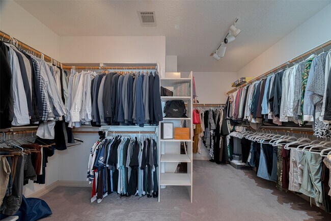 Building Photo - 4006 Lanark Ln