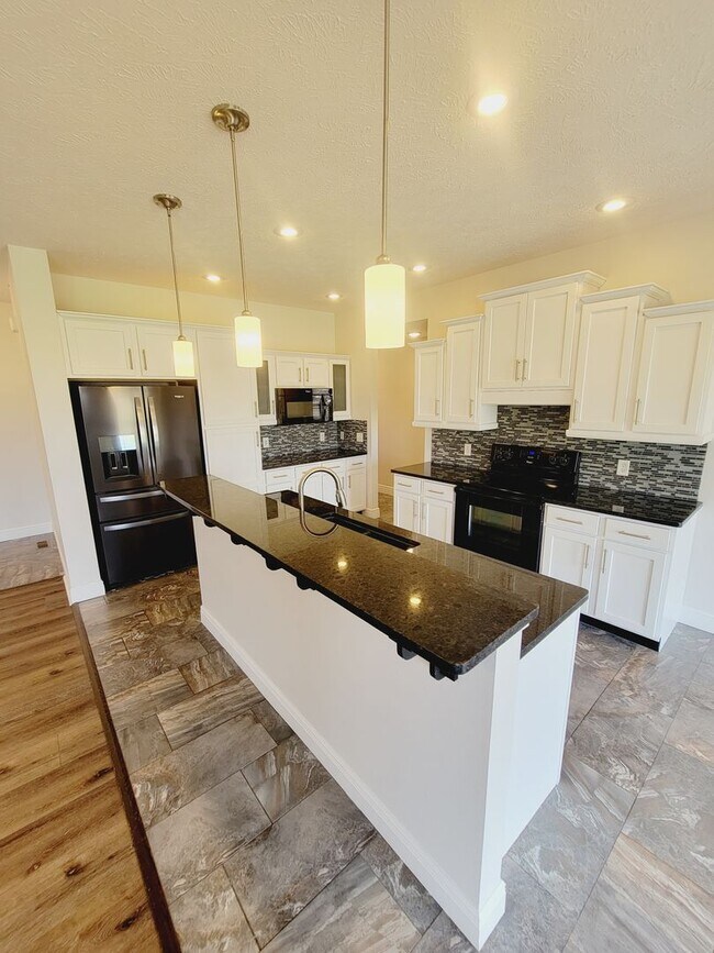 Building Photo - Bent Tree Subdivision - 4 Bedrooms w/ 3 Car Garage