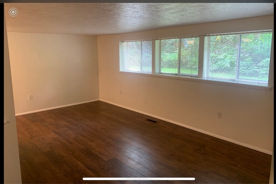 Building Photo - 27701 Evergreen Run