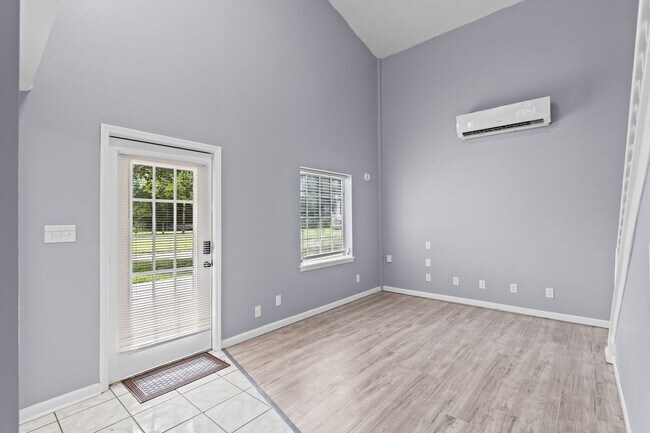 Building Photo - Charming Conway Loft Home – Quiet Country Living!